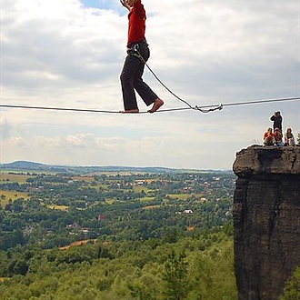 SLACK LINE TEAM (SLT)